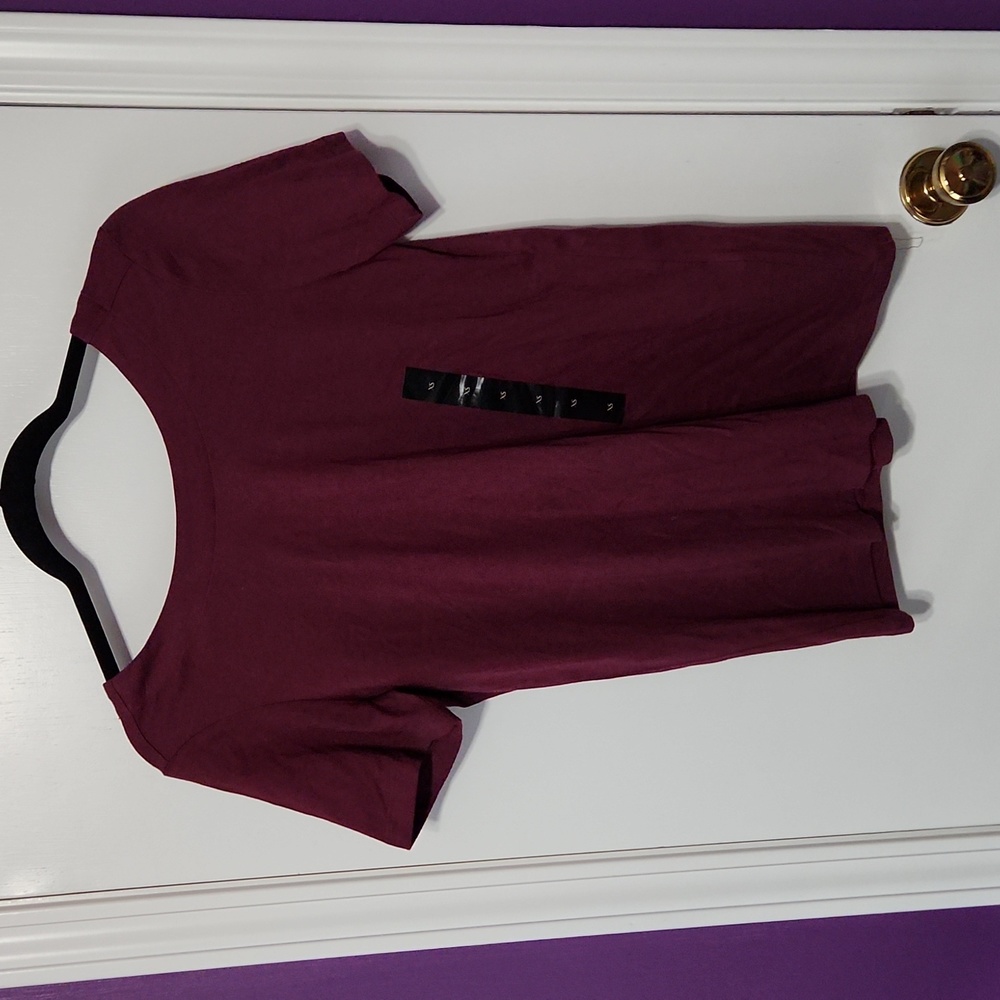Designer tee - Picture 2 of 6